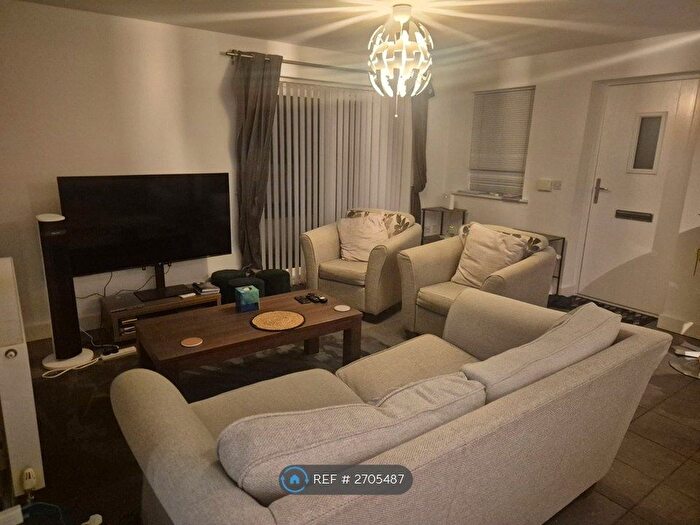 2 Bedroom Flat To Rent In Madison Close, Ackworth, WF7