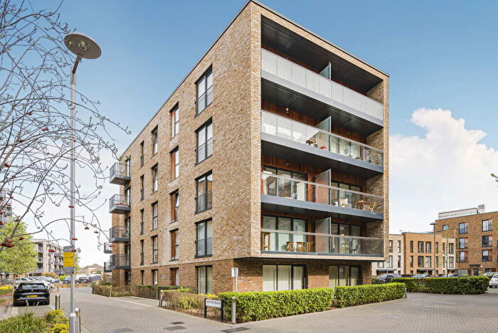 3 Bedroom Flat To Rent In Ashton Reach, London, SE16