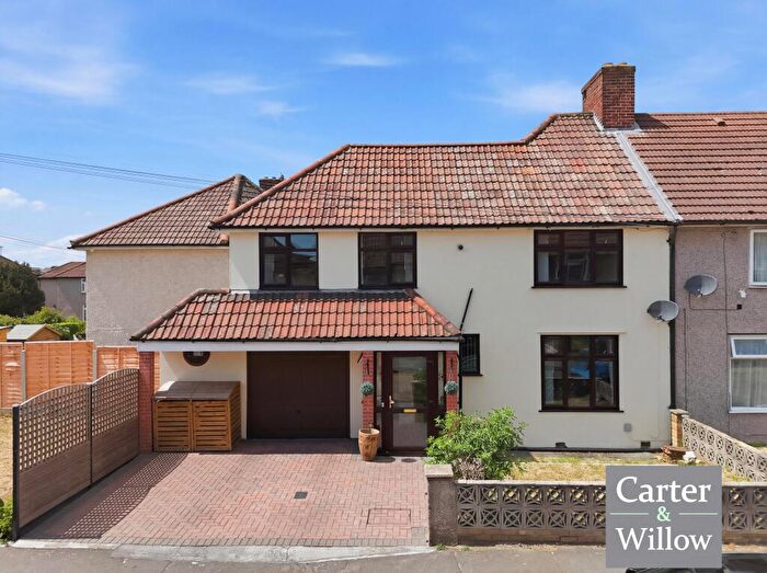 3 Bedroom End Of Terrace House For Sale In Highgrove Road, Dagenham, RM8