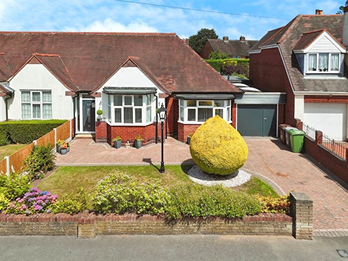 4 Bedroom Semi-Detached Bungalow For Sale In Victoria Avenue, Walsall, WS3