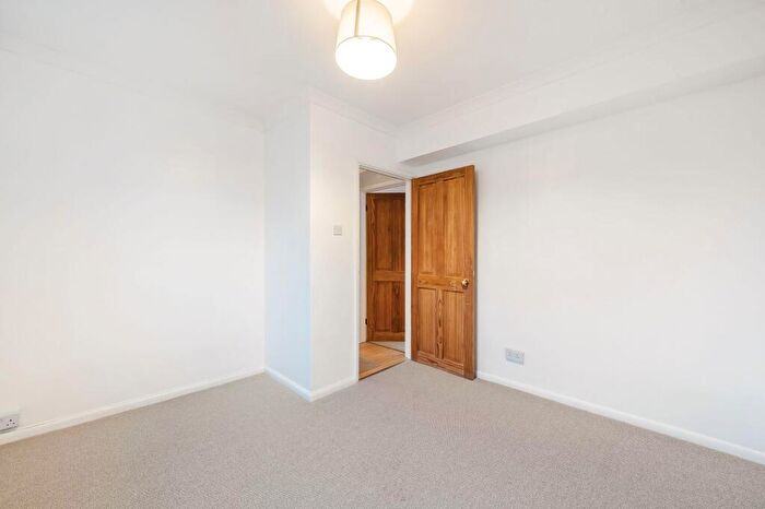 2 Bedroom Apartment To Rent In Lavender Avenue, Packham Court Lavender Avenue, KT4