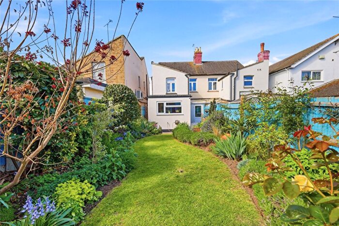 3 Bedroom Maisonette For Sale In Shoebury Road, Thorpe Bay, Essex, SS1