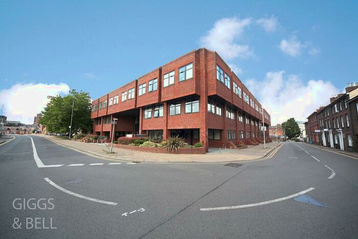 Studio For Sale In The Landmark, Flowers Way, Luton, Bedfordshire, LU1
