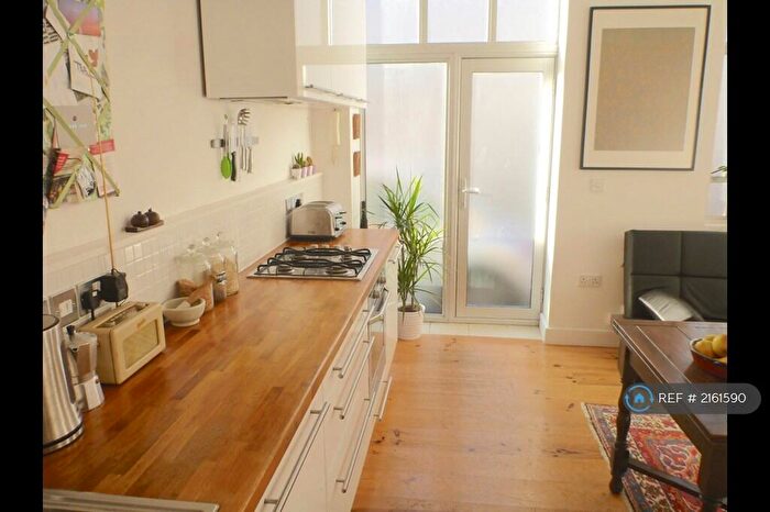 1 Bedroom Flat To Rent In Bradbury Mews, London, N16