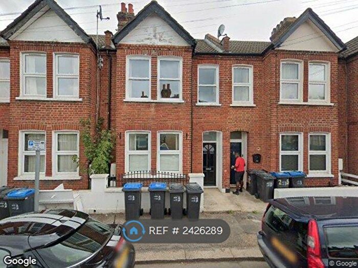 2 Bedroom Flat To Rent In Colliers Wood, London, SW19