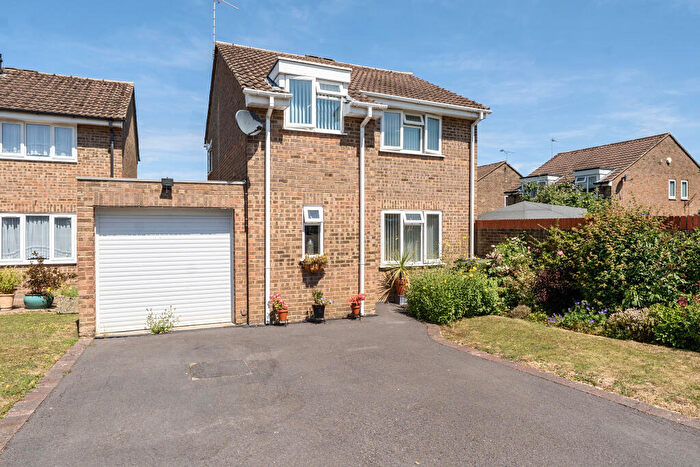 3 Bedroom Link Detached House For Sale In Sevenfields, Highworth, Swindon, SN6
