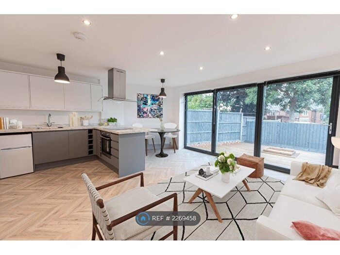 1 Bedroom Flat To Rent In Lundy Lane, Reading, RG30