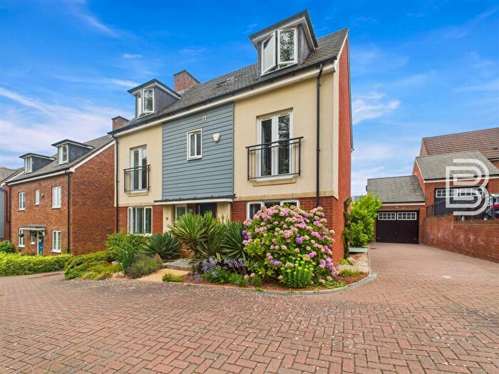 5 Bedroom Detached House For Sale In Blackthorn Close, Eden Park, Rugby, CV21