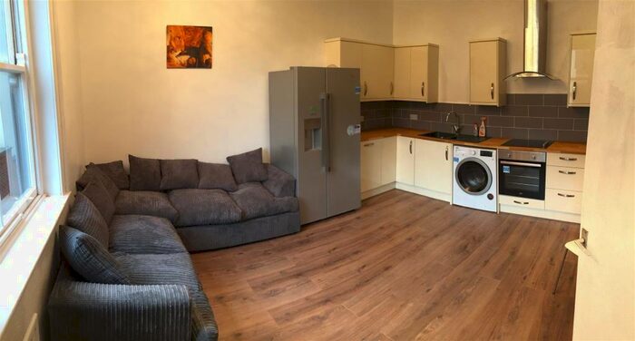 5 Bedroom Flat To Rent In **From &#;pppw Excluding Bills** Derby Road, Nottingham, NG7