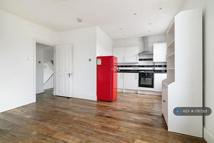 1 Bedroom Flat To Rent In Cecilia Road, London, E8
