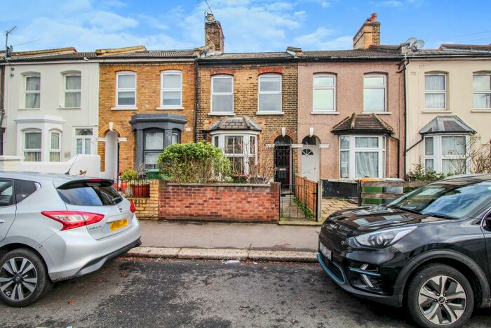 4 Bedroom Terraced House To Rent In Albert Square, Stratford, E15