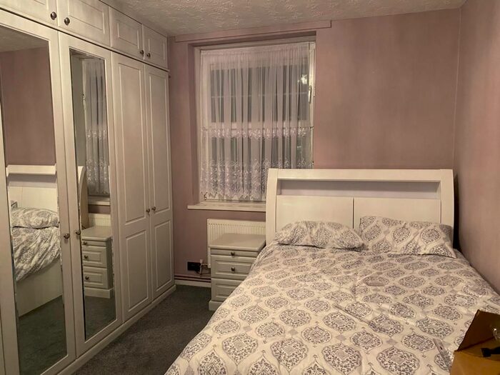 3 Bedroom Flat To Rent In Cazenove Road, London, N16