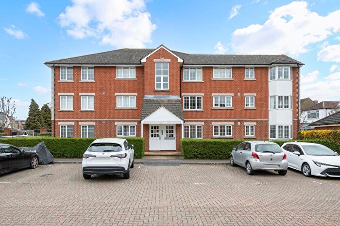 2 Bedroom Flat For Sale In Sigrist Square, Kingston Upon Thames, KT2