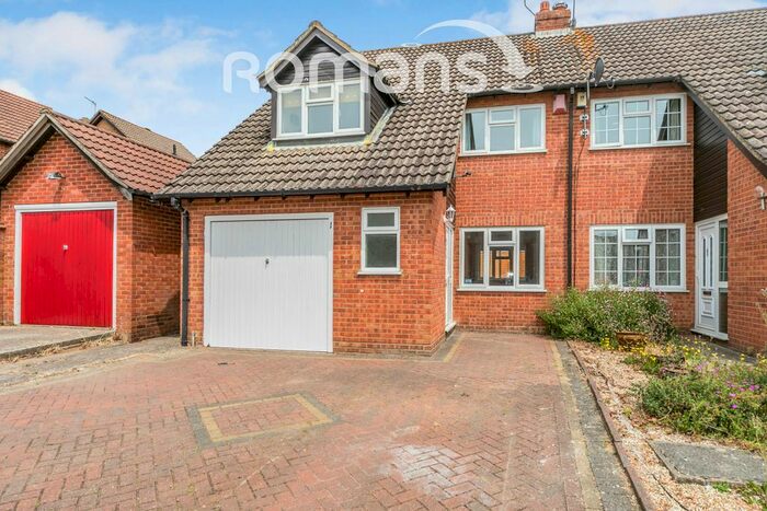 3 Bedroom Semi-Detached House To Rent In Gatcombe Close, Calcot, Reading, RG31