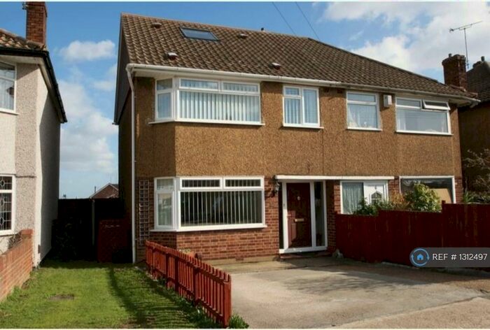 4 Bedroom Semi-Detached House To Rent In Davis Road Aveley, South Ockendon, RM15