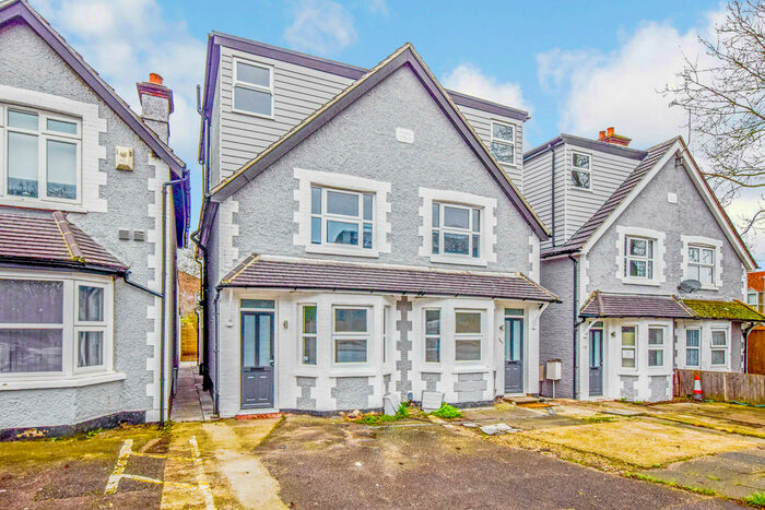 5 Bedroom Semi-Detached House To Rent In London Road, Crawley, RH10