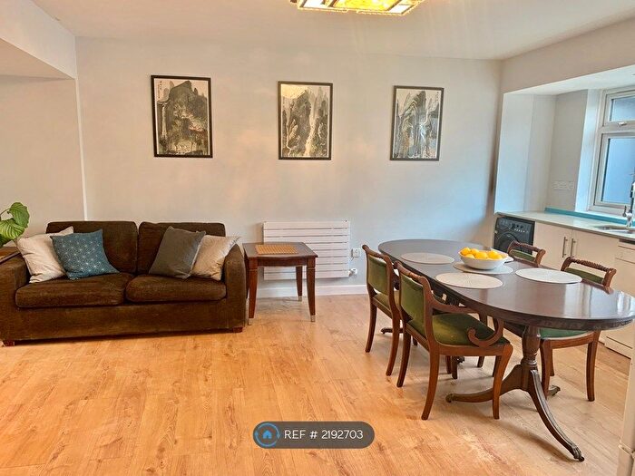4 Bedroom Flat To Rent In Marzell House, London, W14