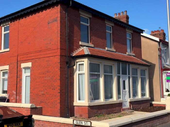 4 Bedroom End Of Terrace House To Rent In Woodland Grove, Blackpool, FY3