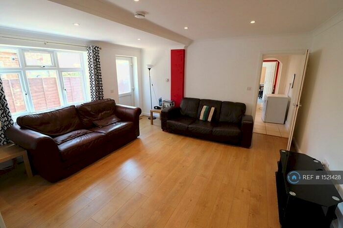 6 Bedroom Semi-Detached House To Rent In Gordon Avenue, Portswood, SO14