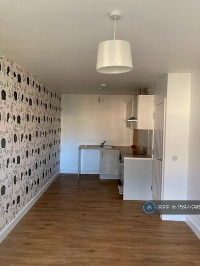 1 Bedroom Flat To Rent In Mount Pleasant, Yeovil, BA21