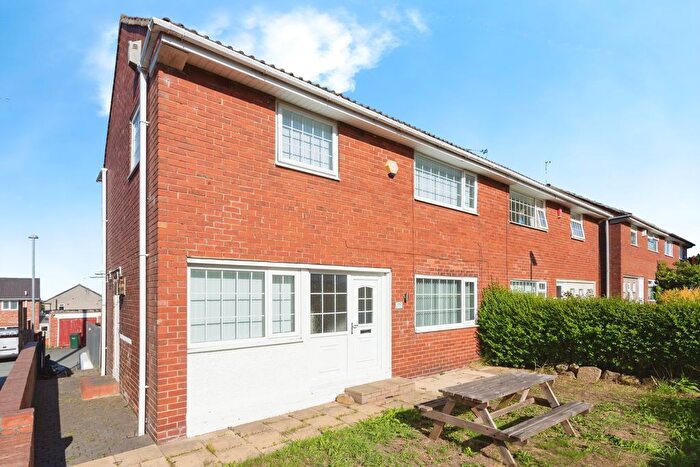 3 Bedroom Semi-Detached House For Sale In Oakwood, Gateshead, NE10