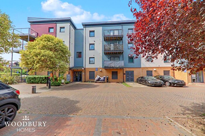 2 Bedroom Apartment For Sale In Shingly Place, Chingford, E4
