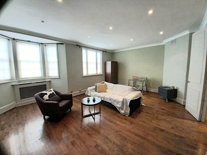 2 Bedroom Flat To Rent In Kings Road, London, SW10