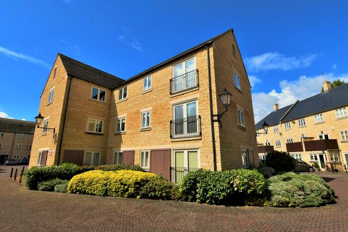 2 Bedroom Flat To Rent In Riverside Place, Stamford, PE9
