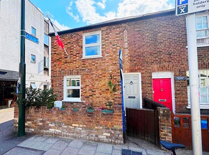 2 Bedroom House For Sale In High Street, Hampton Wick, KT1