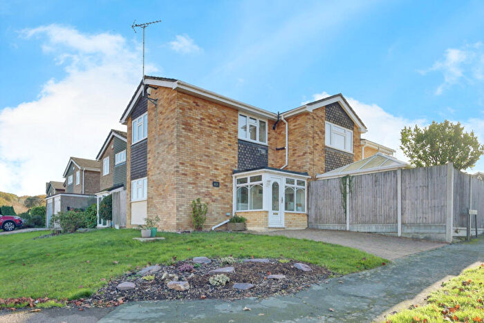 4 Bedroom Detached House For Sale In Warwick Road, Rayleigh, SS6