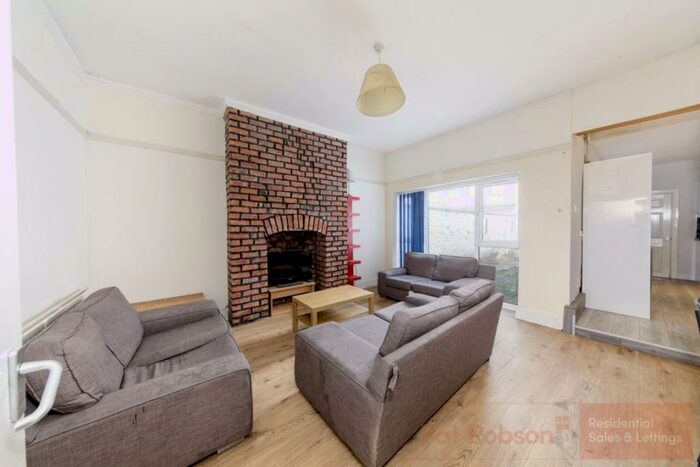 7 Bedroom Property To Rent In Devonshire Place, NE2