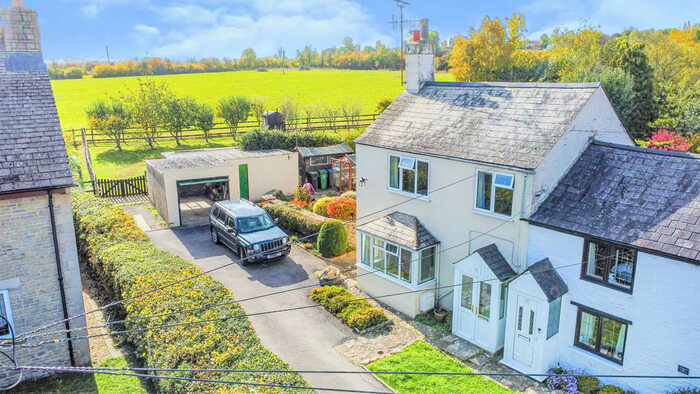 3 Bedroom Cottage For Sale In Common Hill, Cricklade, Swindon, SN6