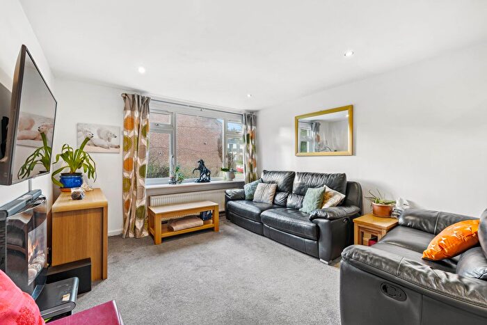 2 Bedroom Flat For Sale In Ref: Gk - Blacklands Meadow, Nutfield, RH1