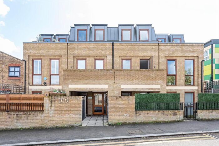 2 Bedroom Flat For Sale In Forest Road, Leytonstone, E11