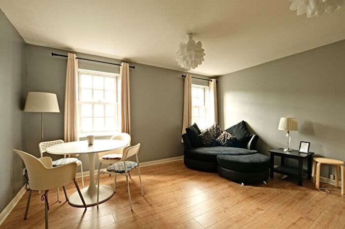 2 Bedroom Flat To Rent In Castle Mews, St. Thomas Street, OX1