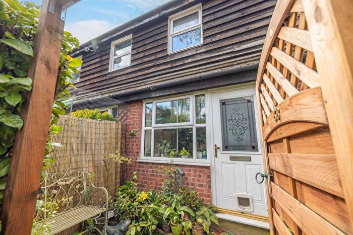 1 Bedroom Terraced House For Sale In Chiltern Road, Burnham, Slough, SL1