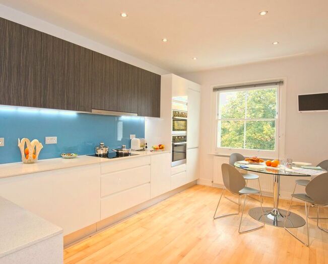 2 Bedroom Flat To Rent In The Barons, St Margarets, Twickenham, TW1