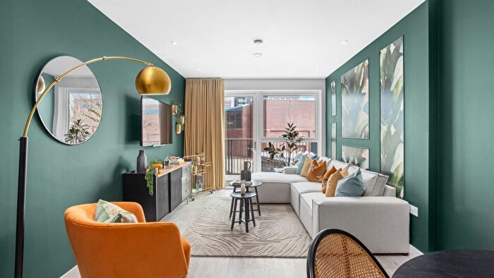 1 Bedroom Flat For Sale In Capital Interchange Way, Brentford, TW8