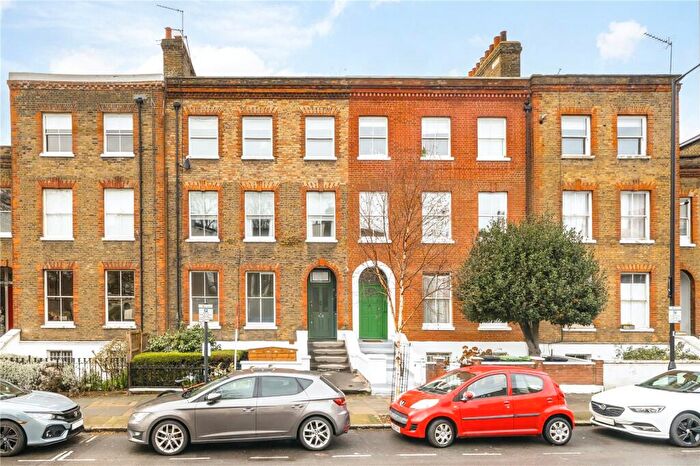 2 Bedroom Terraced House For Sale In Southgate Road, De Beauvoir, London, N1