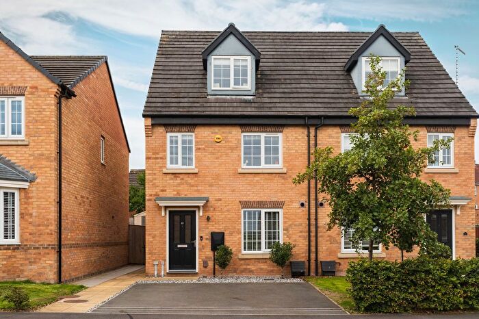 4 Bedroom Semi-Detached House For Sale In Hewer Court, Halfway, S20