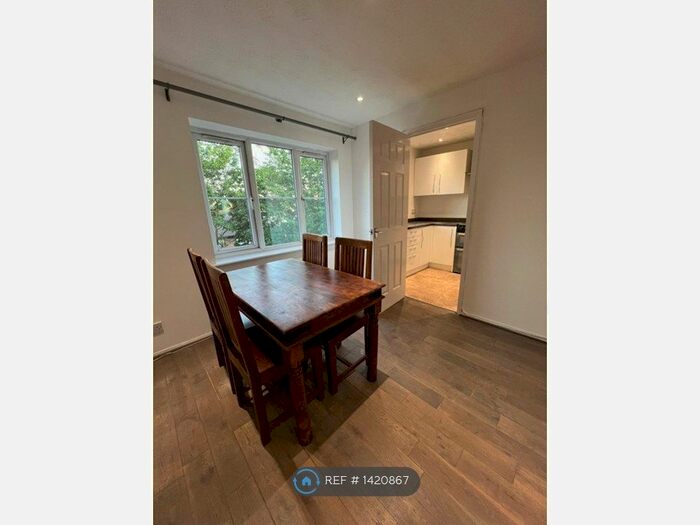 2 Bedroom Flat To Rent In Foxglove Court, Wembley, HA0