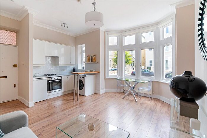 1 Bedroom Flat To Rent In Whittingstall Road, London, SW6