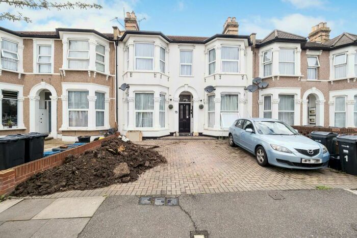 1 Bedroom Flat To Rent In Elgin Road, IG3