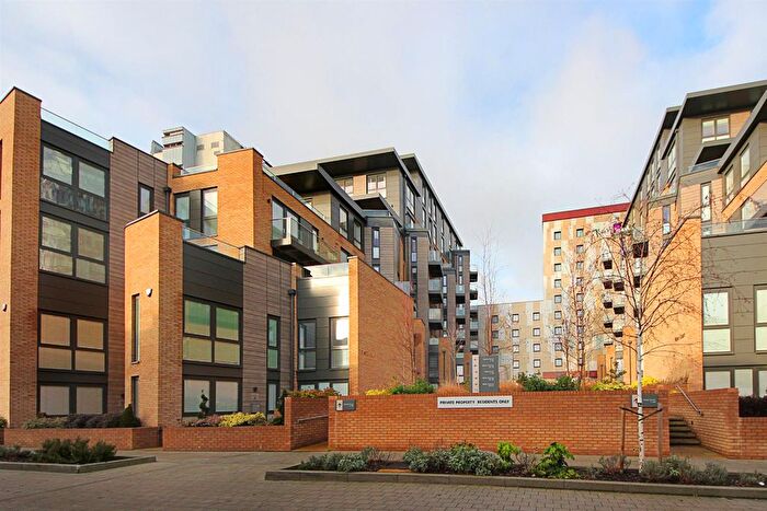 1 Bedroom Flat To Rent In Baltic Avenue, TW8