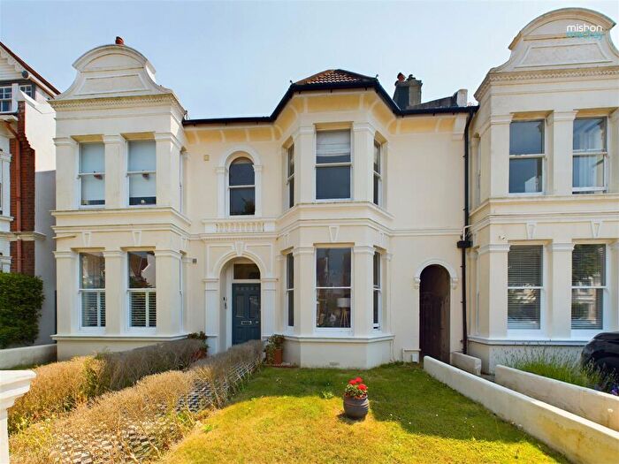 2 Bedroom Flat To Rent In Sackville Gardens, Hove, BN3