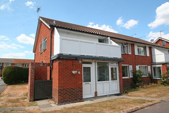 2 Bedroom Flat To Rent In Chatsmore Crescent, Worthing, BN12