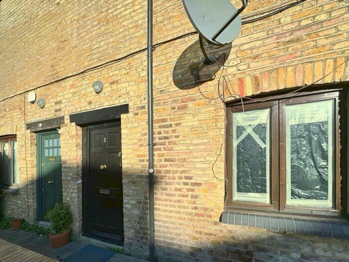 3 Bedroom Terraced House To Rent In Tanners Mews, London, SE8