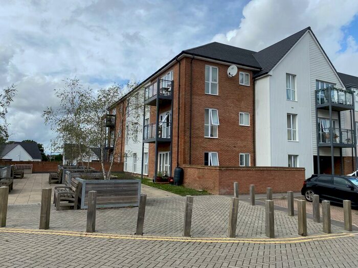 3 Bedroom Apartment To Rent In Holmbush Mews, Faygate, Horsham, RH12