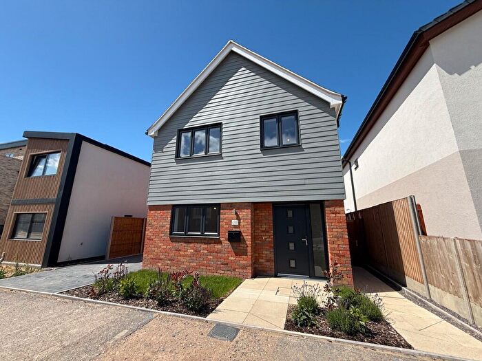 4 Bedroom Detached House For Sale In Graven Hill Road, Ambrosden, Bicester, OX25