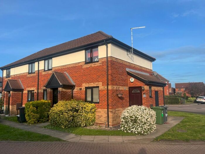 2 Bedroom Maisonette To Rent In Hollybush Way, Cheshunt, Waltham Cross, EN7